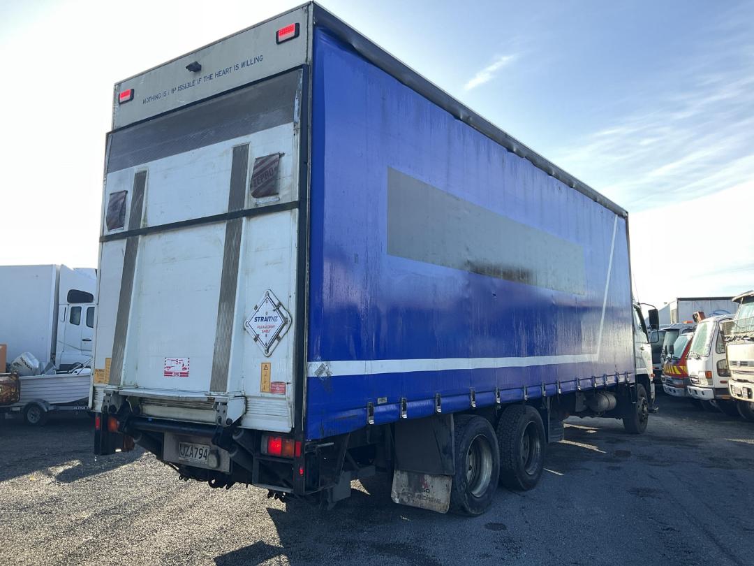 Photo '4' of Mitsubishi Fuso FU281R1 Curtainsider