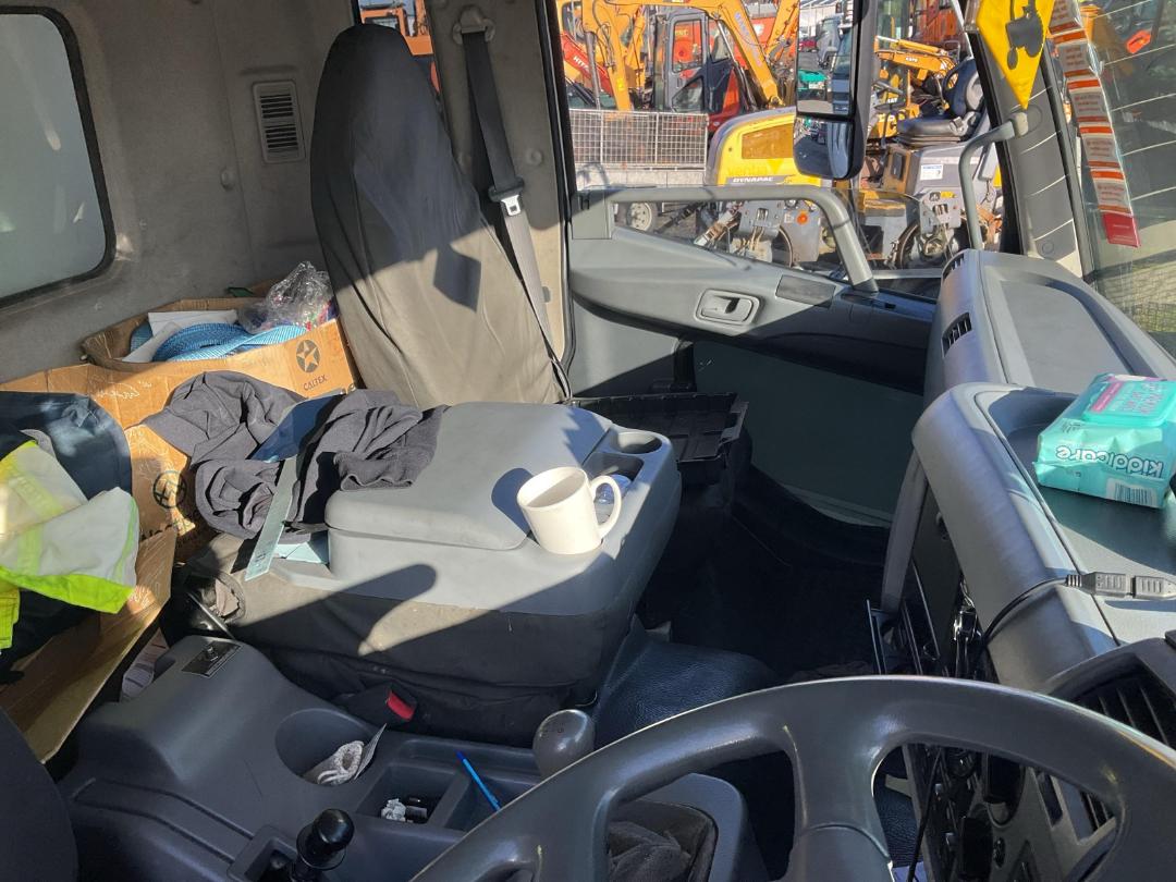 Photo '12' of Mitsubishi Fuso FU281R1 Curtainsider