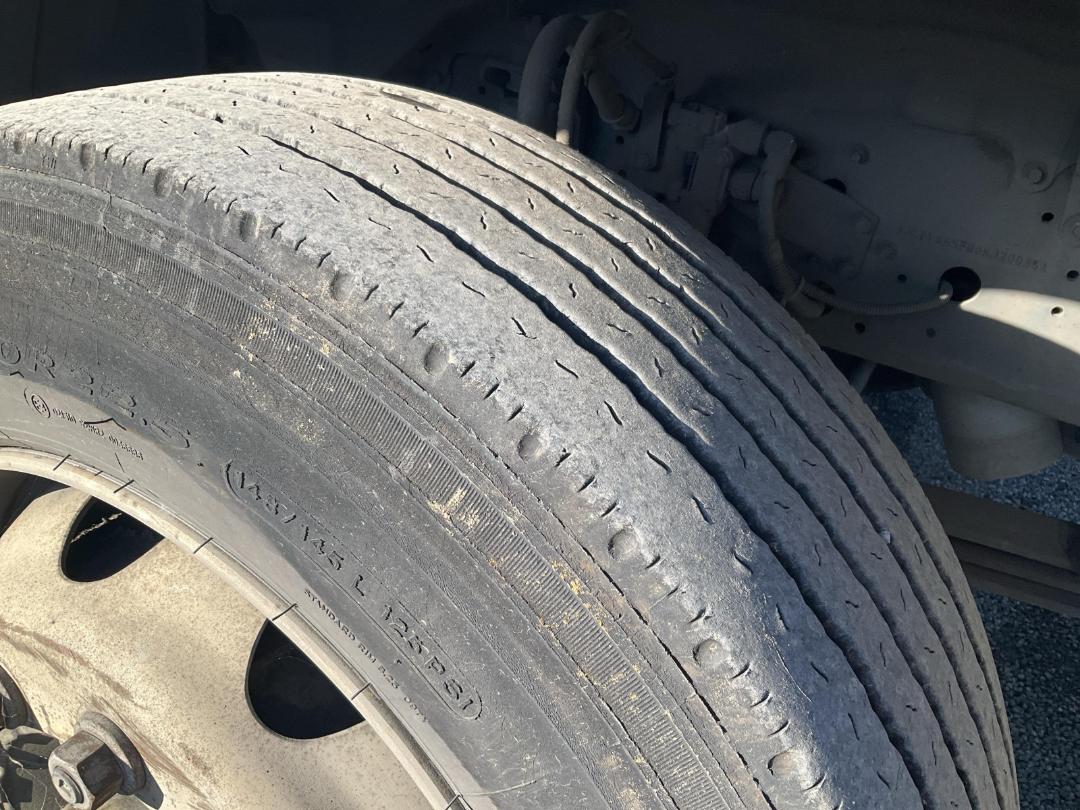 Photo '28' of Mitsubishi Fuso FU281R1 Curtainsider