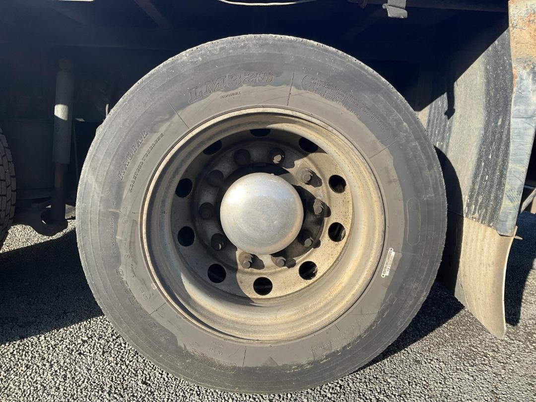 Photo '33' of Mitsubishi Fuso FU281R1 Curtainsider