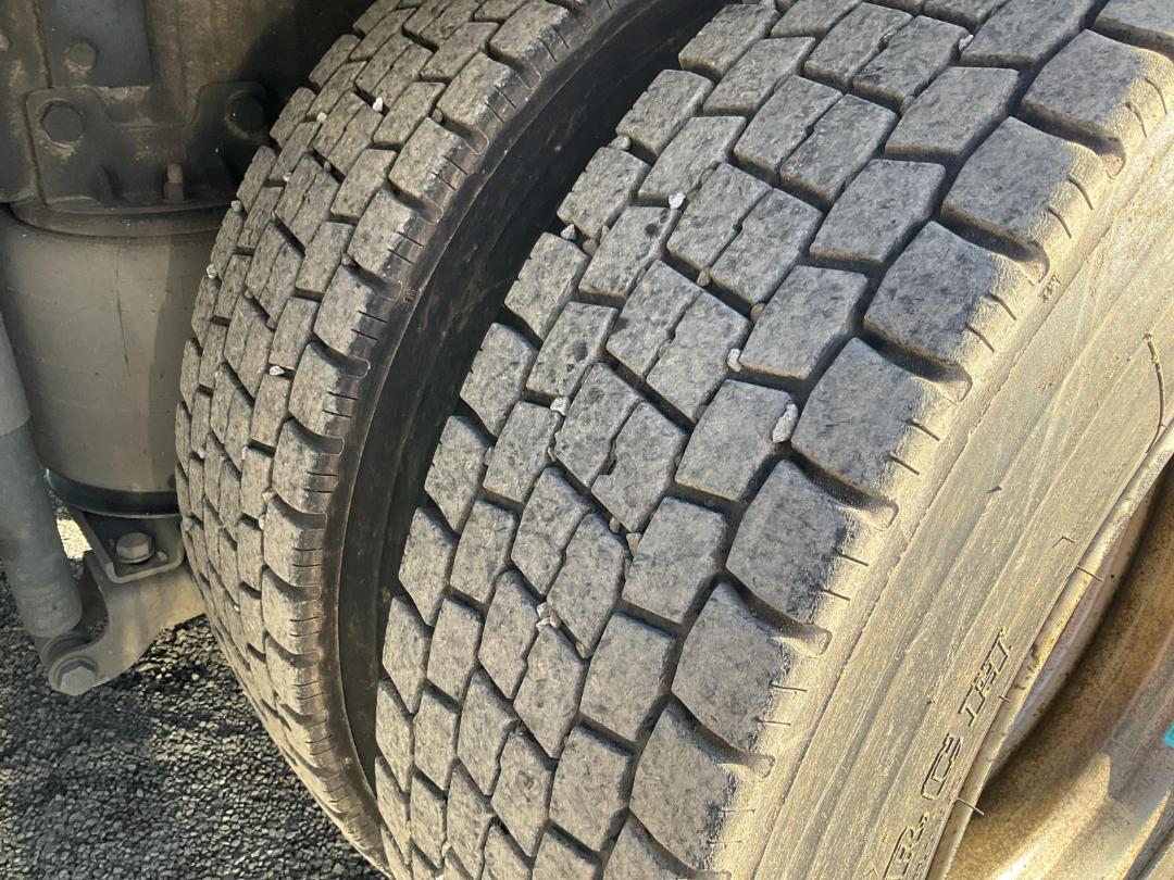 Photo '36' of Mitsubishi Fuso FU281R1 Curtainsider