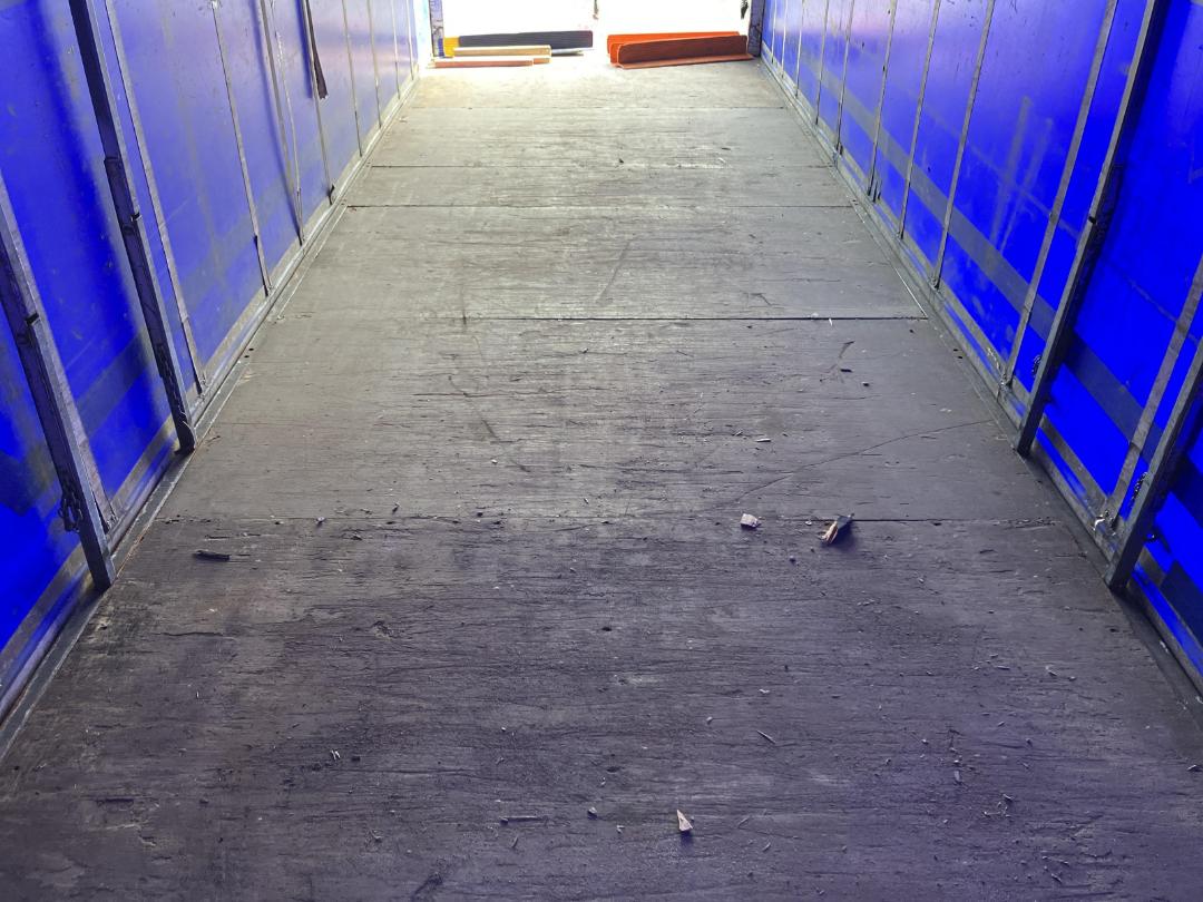 Photo '21' of Mitsubishi Fuso FU281R1 Curtainsider