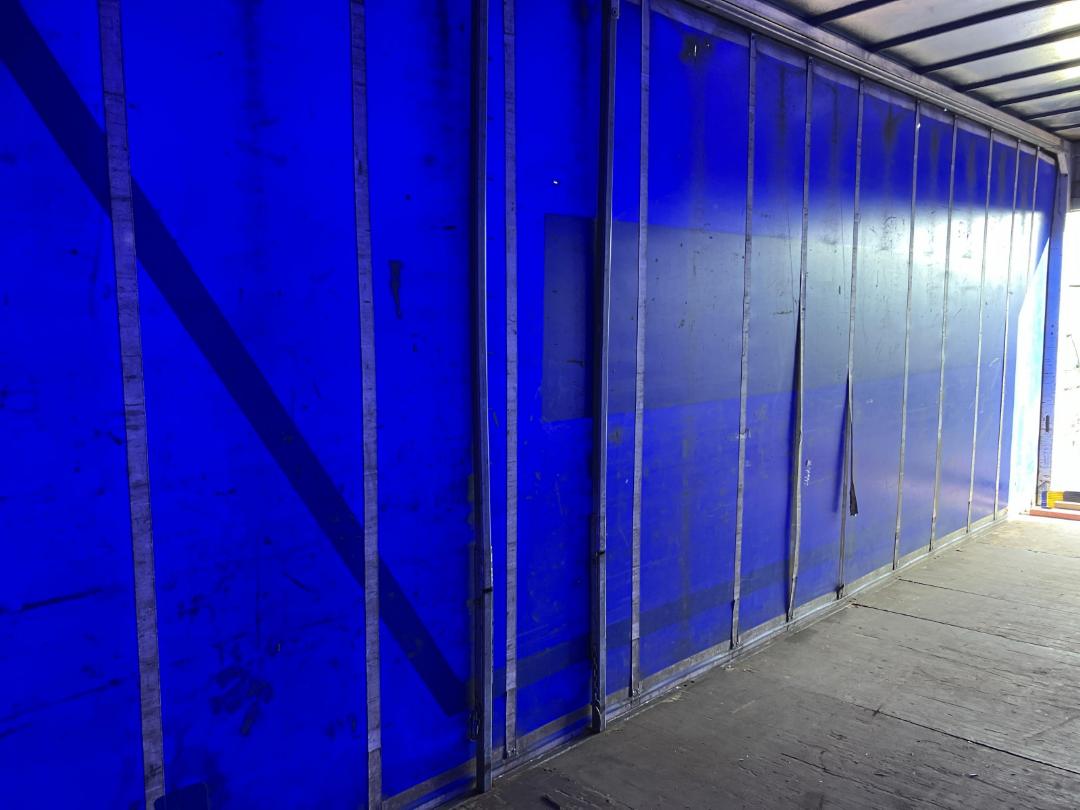 Photo '24' of Mitsubishi Fuso FU281R1 Curtainsider