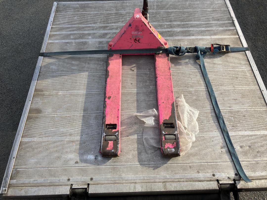 Photo '27' of Mitsubishi Fuso FU281R1 Curtainsider