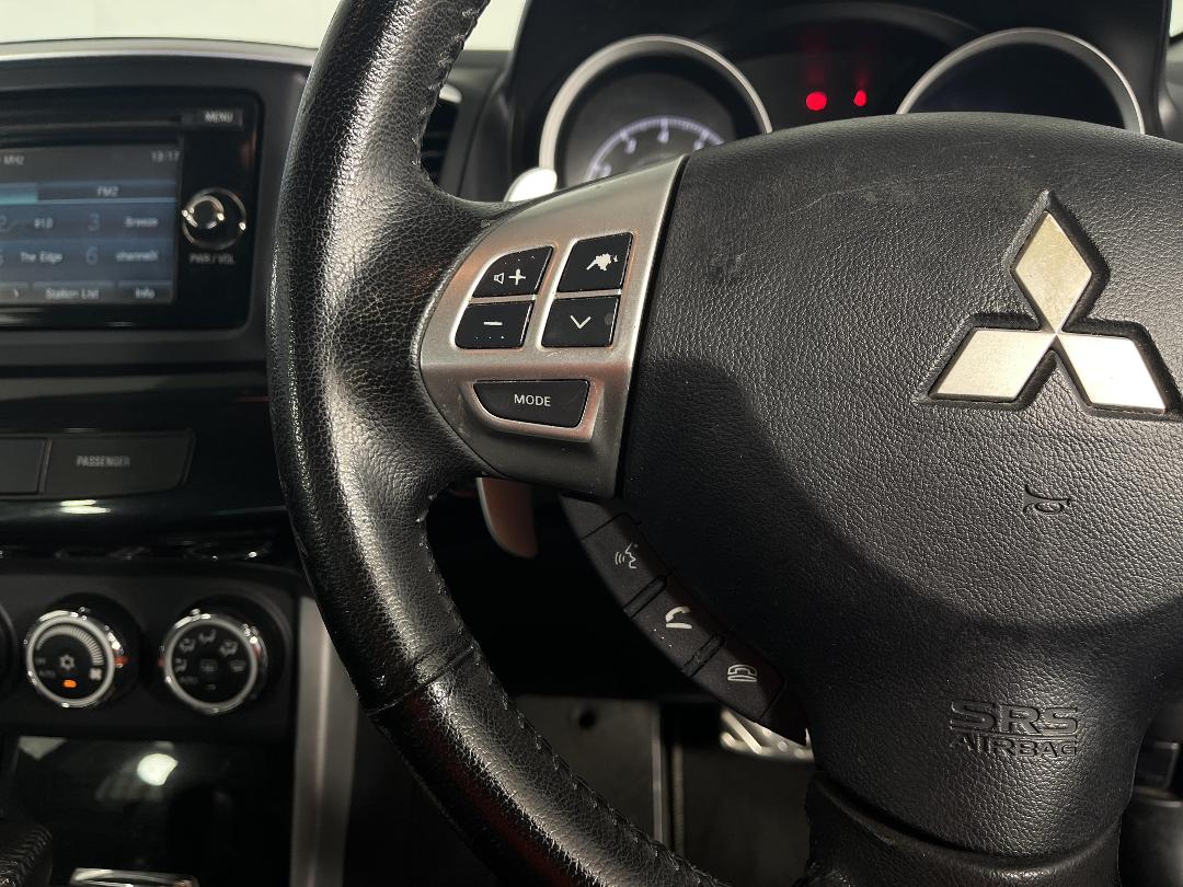 Photo '28' of Mitsubishi Lancer