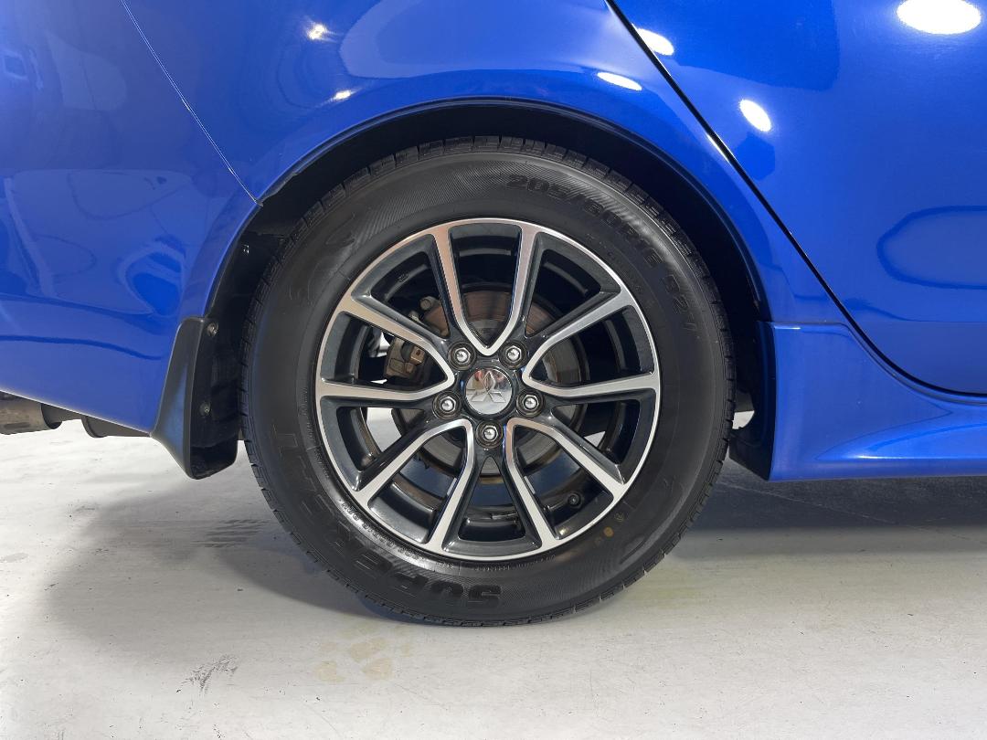 Photo '12' of Mitsubishi Lancer