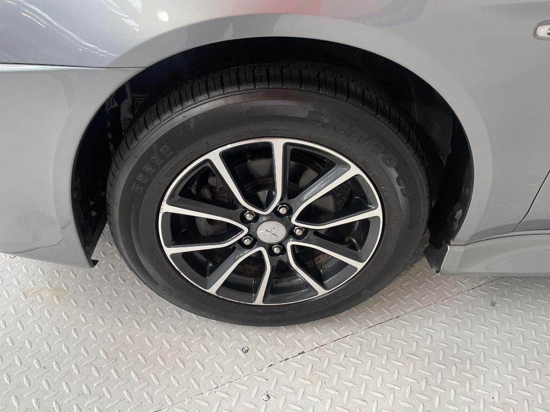 Photo '10' of Mitsubishi Lancer