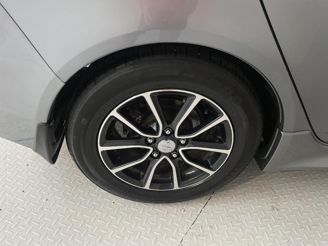 Photo '12' of Mitsubishi Lancer