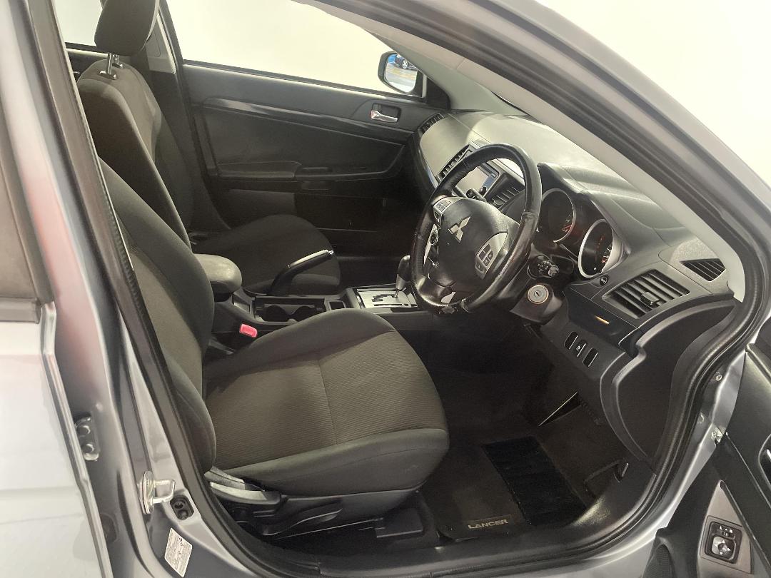 Photo '16' of Mitsubishi Lancer