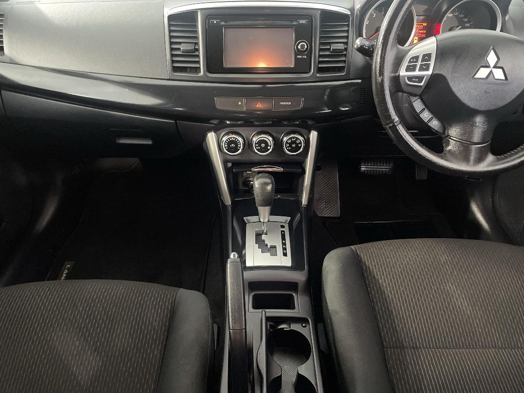 Photo '18' of Mitsubishi Lancer