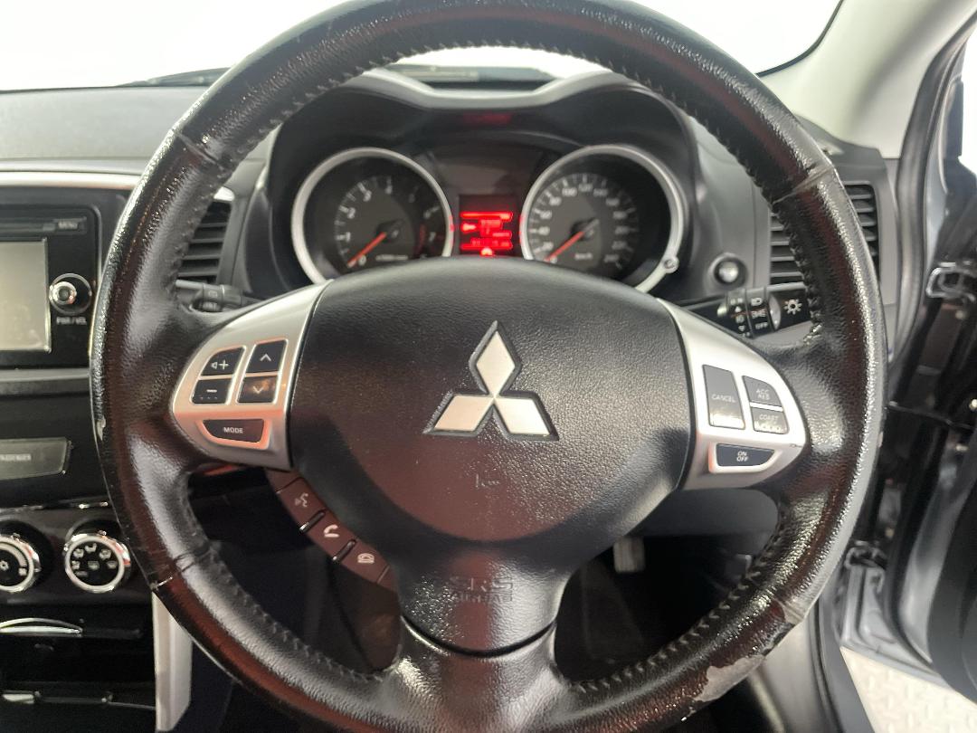 Photo '28' of Mitsubishi Lancer