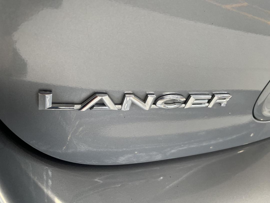 Photo '36' of Mitsubishi Lancer