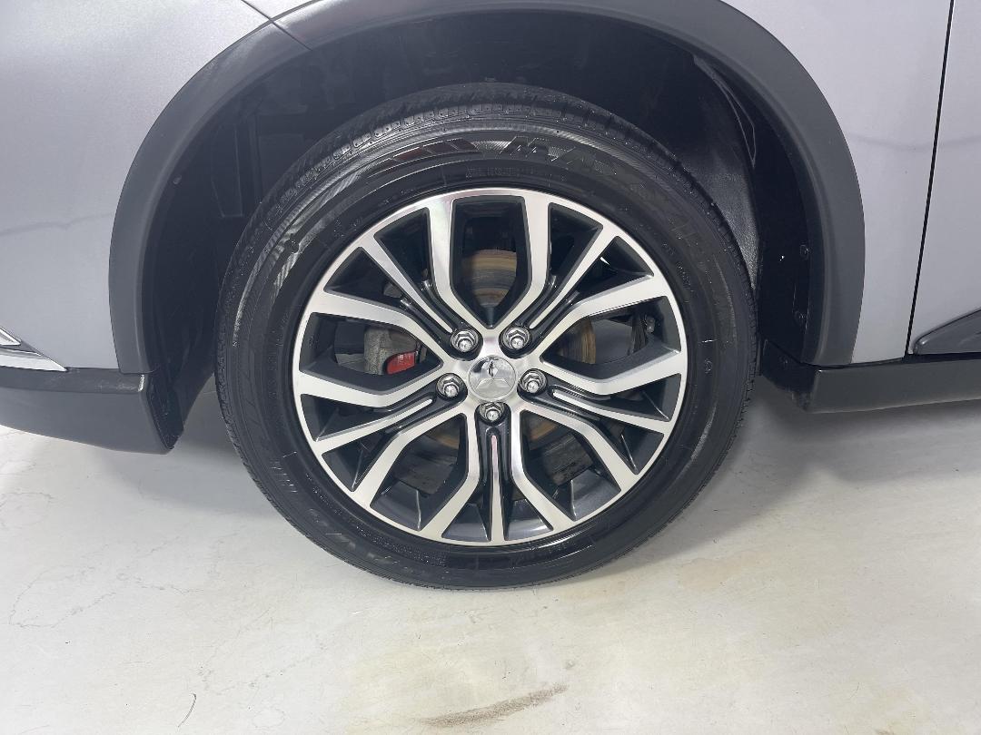 Photo '10' of Mitsubishi Outlander