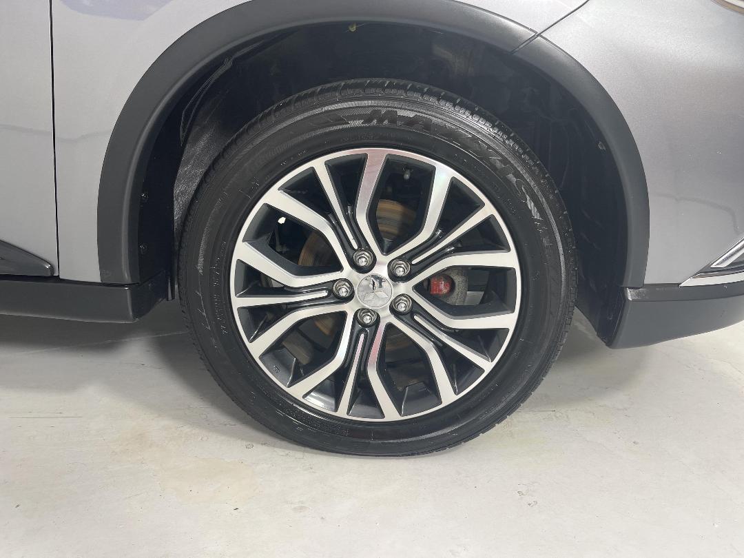 Photo '9' of Mitsubishi Outlander