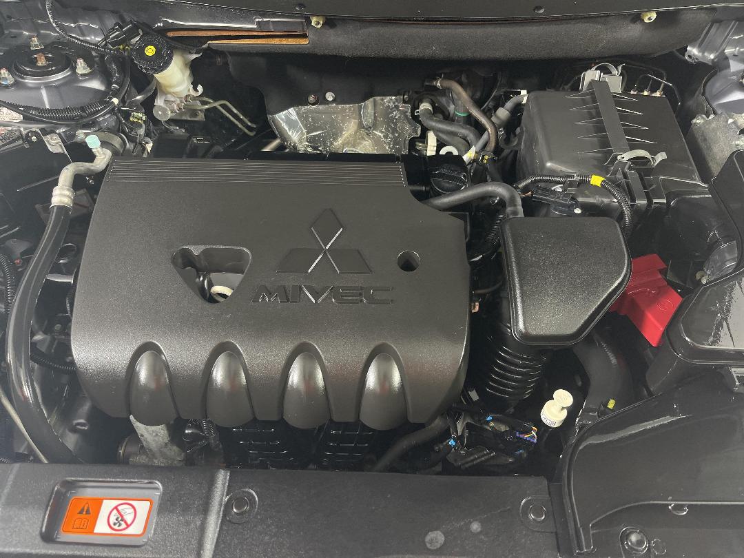 Photo '13' of Mitsubishi Outlander