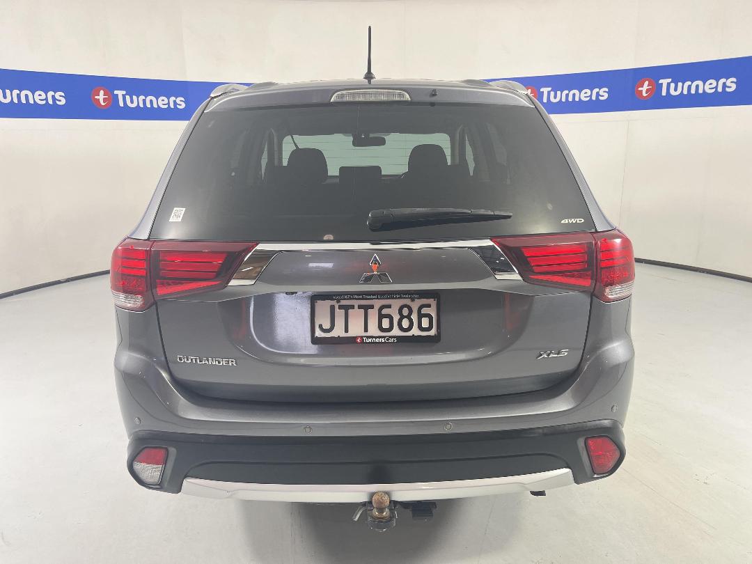 Photo '6' of Mitsubishi Outlander