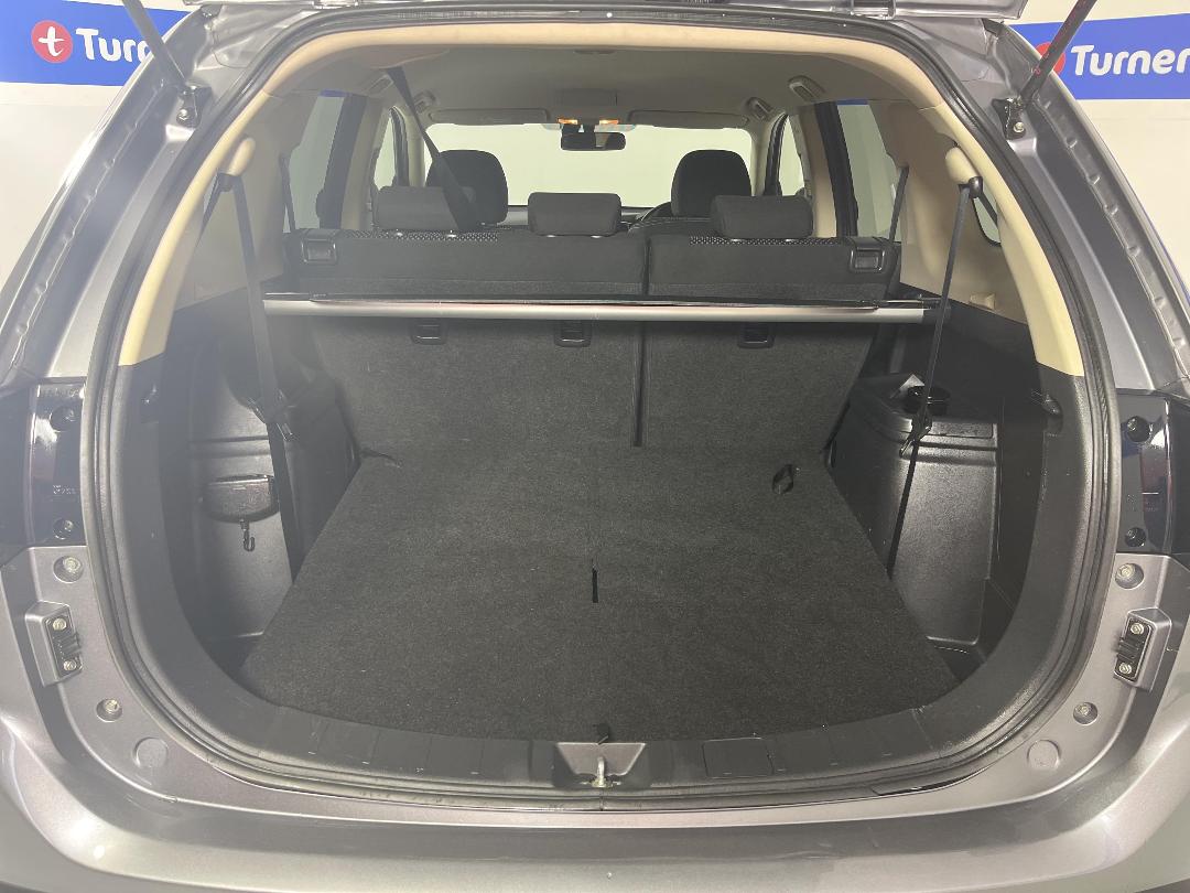 Photo '14' of Mitsubishi Outlander