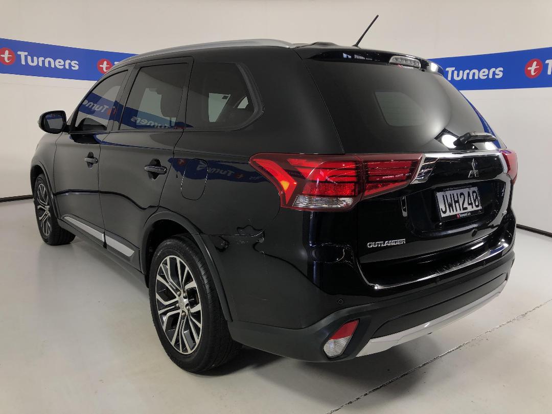 Photo '5' of Mitsubishi Outlander Photo '5' of Mitsubishi Outlander