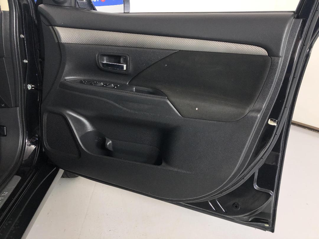 Photo '15' of Mitsubishi Outlander Photo '15' of Mitsubishi Outlander