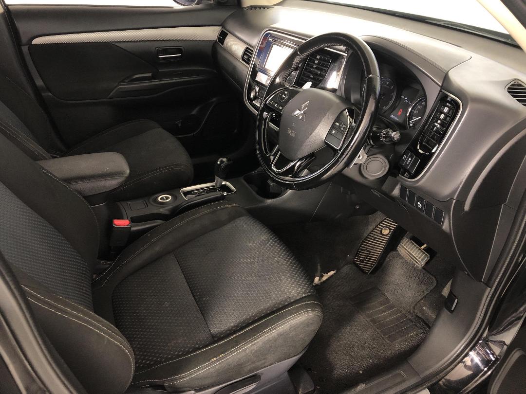 Photo '16' of Mitsubishi Outlander Photo '16' of Mitsubishi Outlander