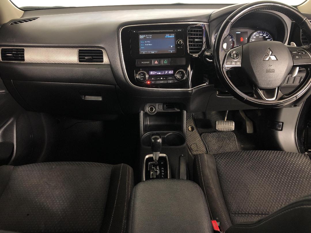 Photo '17' of Mitsubishi Outlander Photo '17' of Mitsubishi Outlander