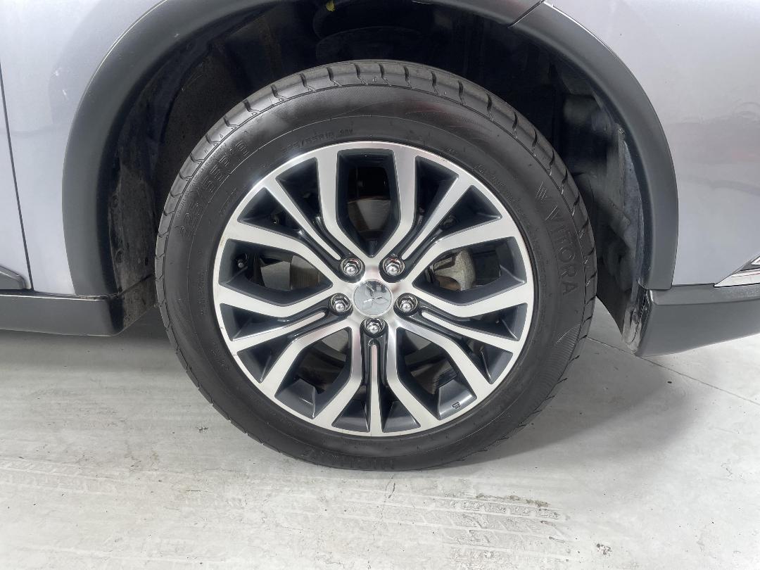 Photo '9' of Mitsubishi Outlander