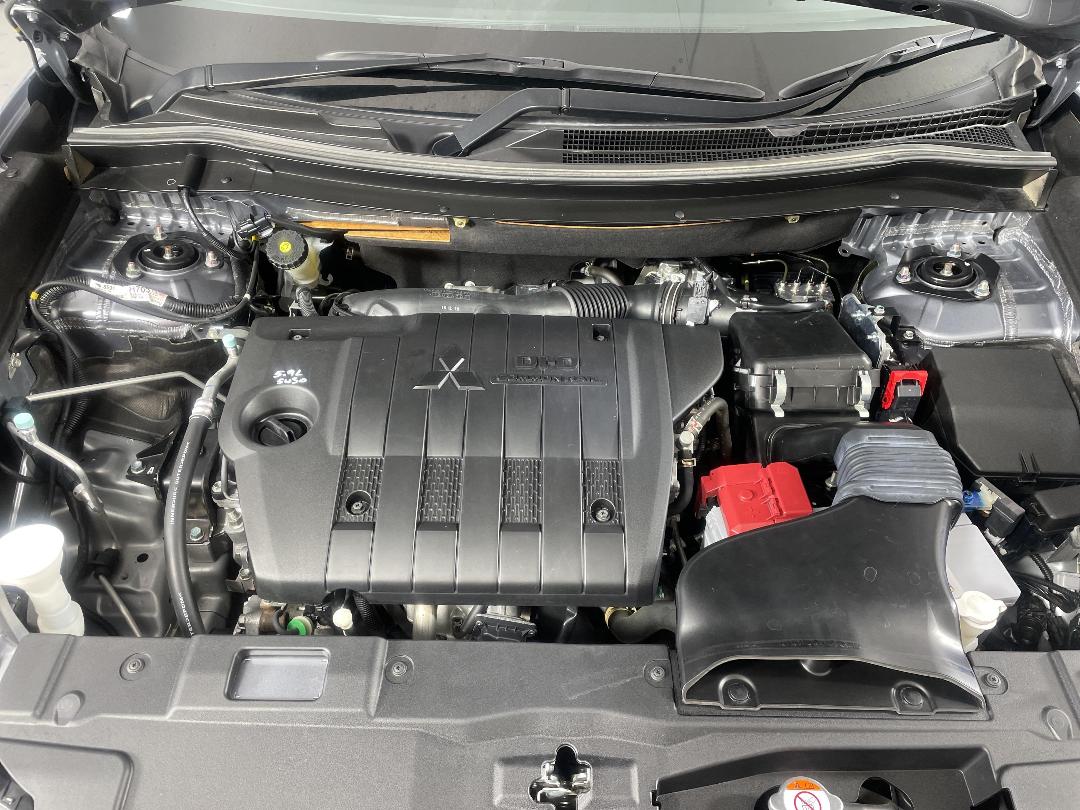 Photo '13' of Mitsubishi Outlander