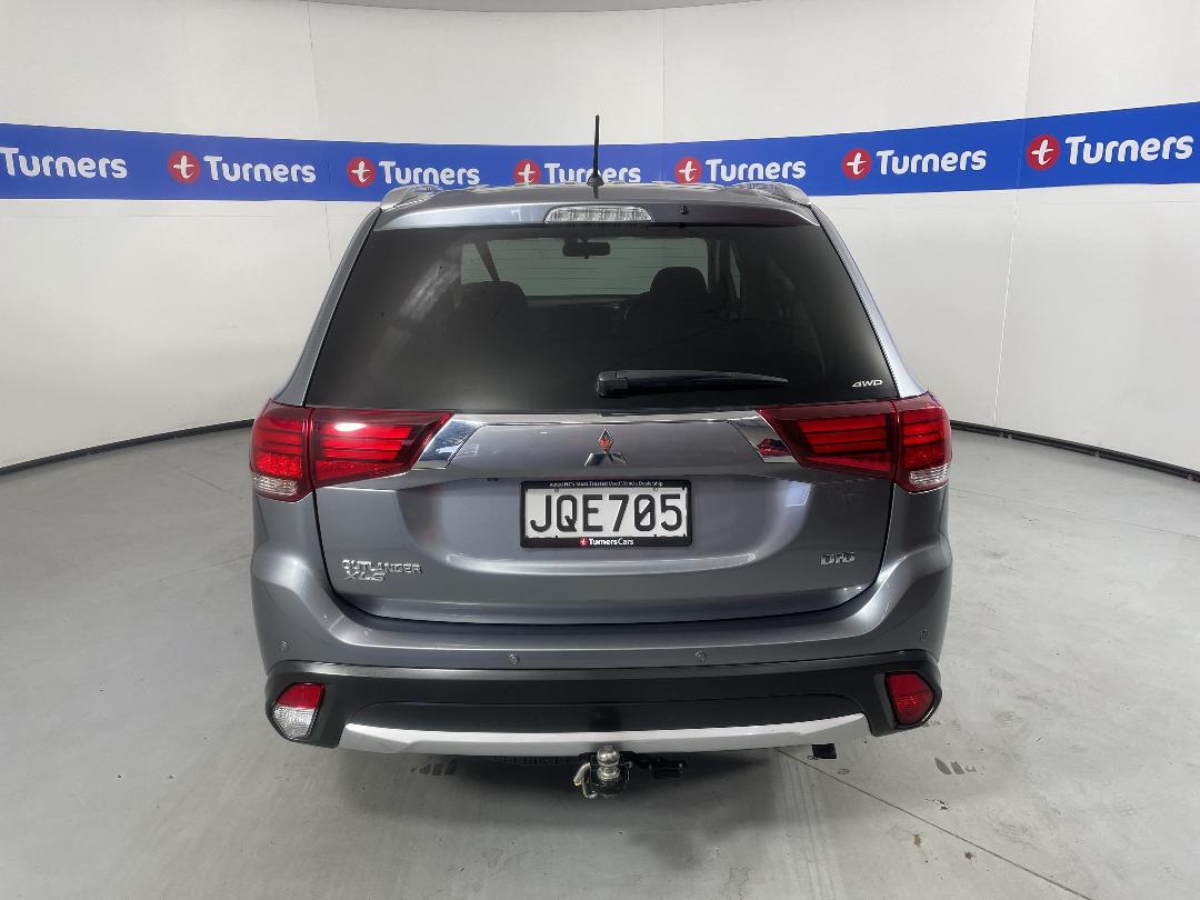 Photo '6' of Mitsubishi Outlander