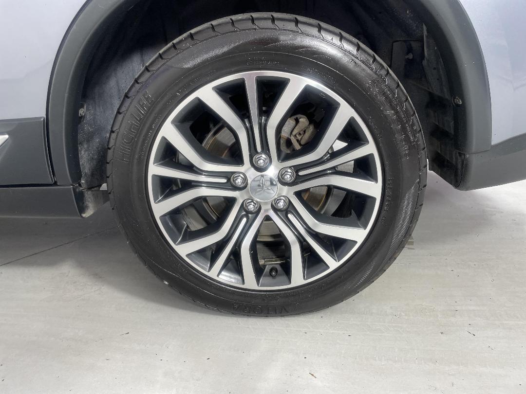 Photo '11' of Mitsubishi Outlander