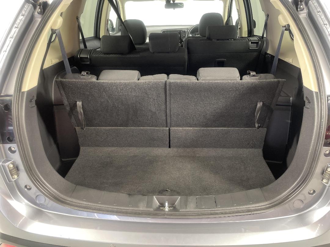 Photo '14' of Mitsubishi Outlander