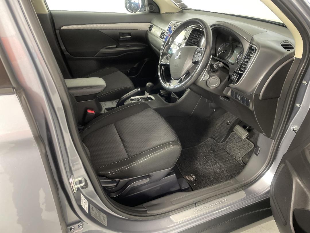 Photo '16' of Mitsubishi Outlander