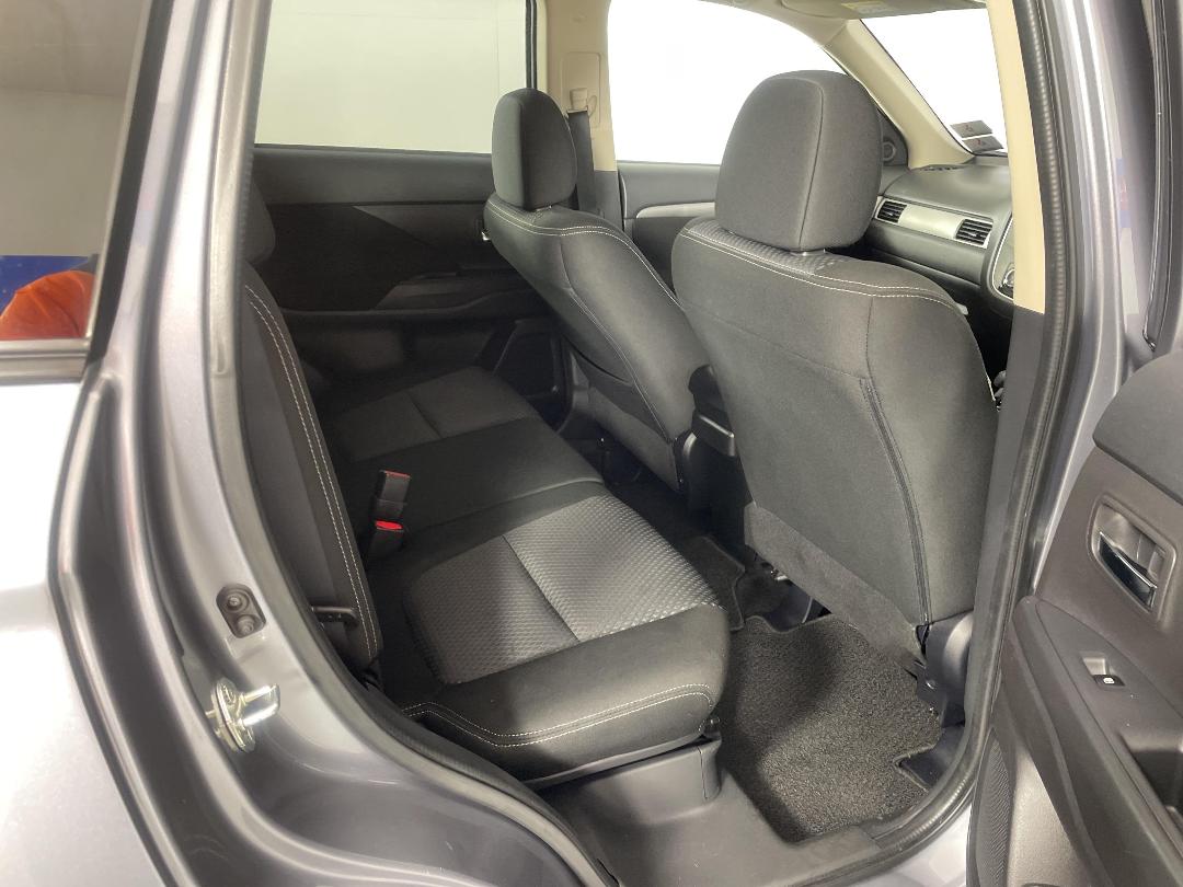 Photo '20' of Mitsubishi Outlander