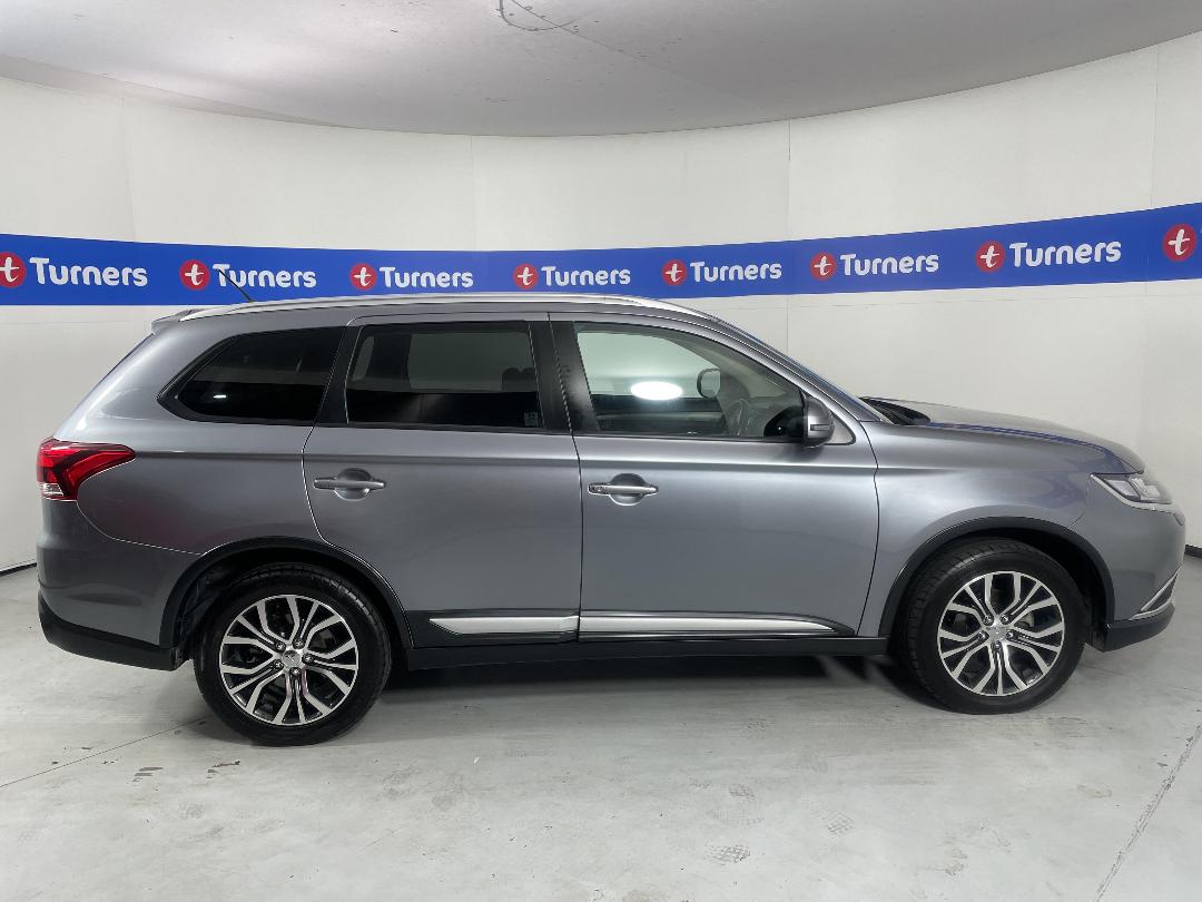 Photo '24' of Mitsubishi Outlander