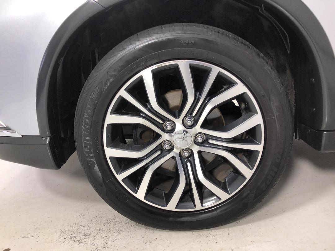 Photo '10' of Mitsubishi Outlander Photo '10' of Mitsubishi Outlander