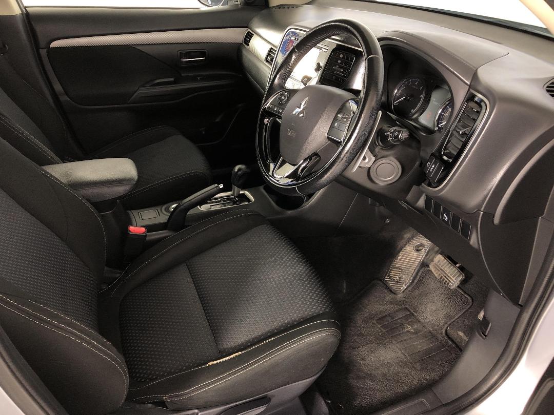 Photo '16' of Mitsubishi Outlander Photo '16' of Mitsubishi Outlander