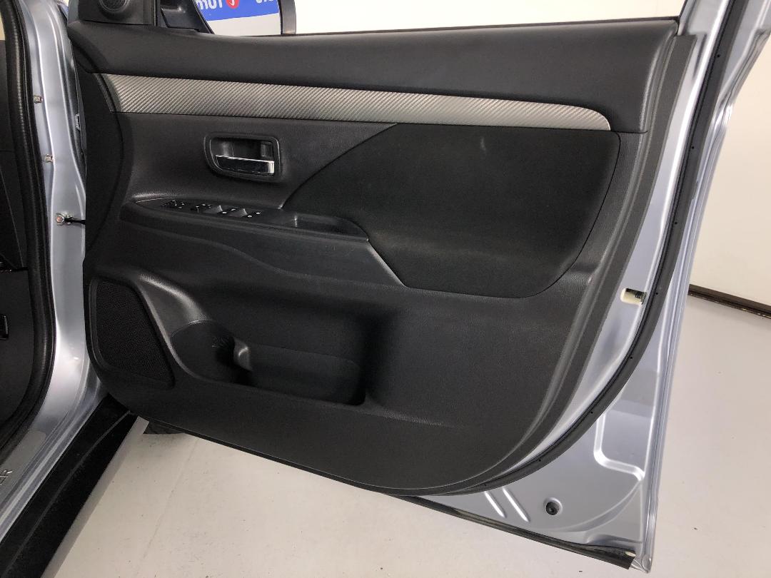 Photo '15' of Mitsubishi Outlander Photo '15' of Mitsubishi Outlander