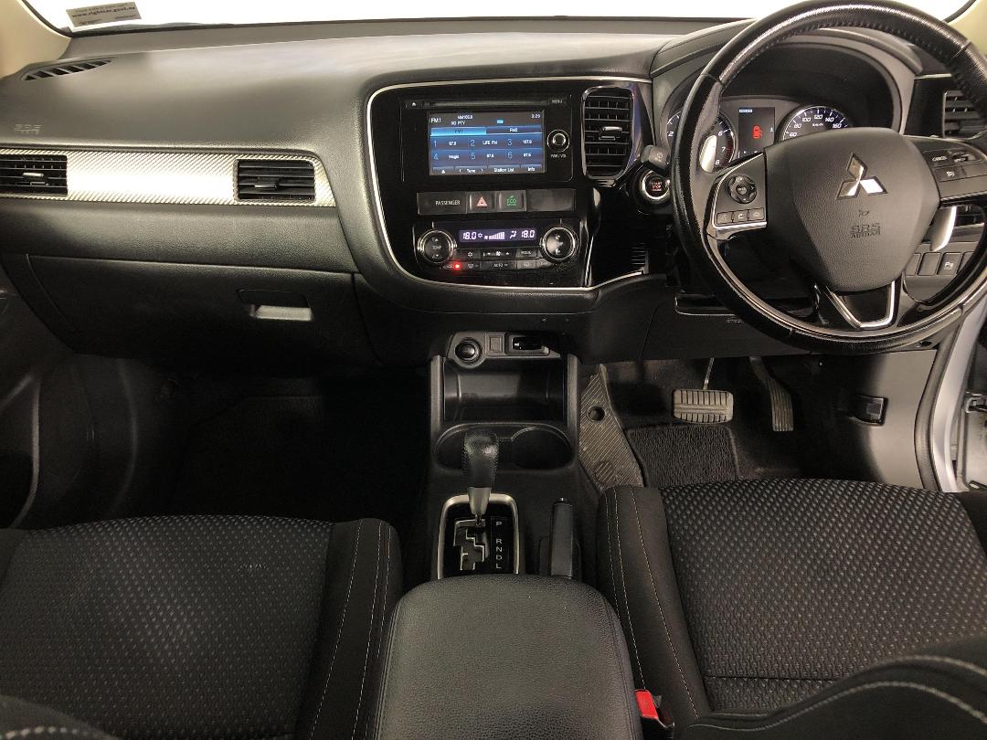 Photo '17' of Mitsubishi Outlander Photo '17' of Mitsubishi Outlander