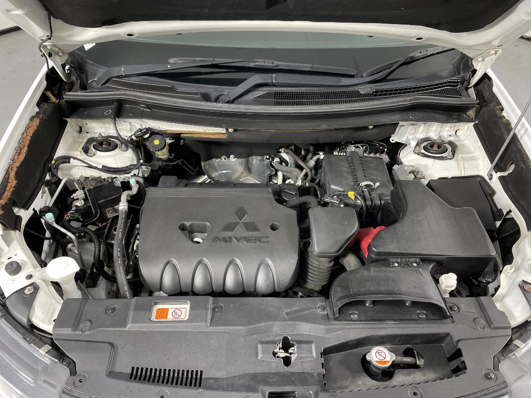 Photo '13' of Mitsubishi Outlander Photo '13' of Mitsubishi Outlander