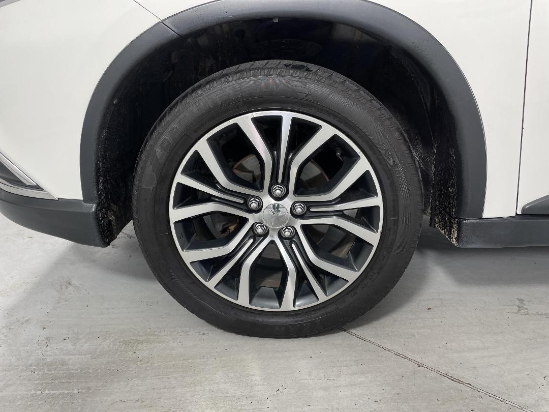 Photo '10' of Mitsubishi Outlander Photo '10' of Mitsubishi Outlander