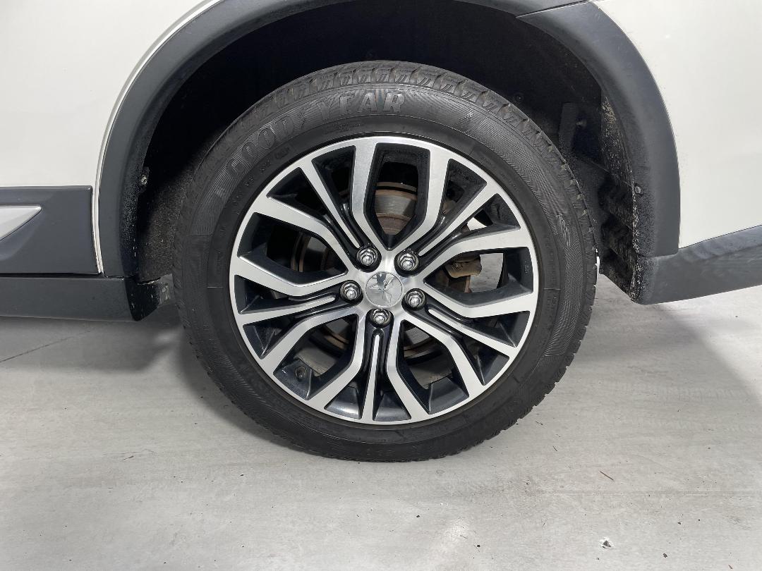 Photo '11' of Mitsubishi Outlander Photo '11' of Mitsubishi Outlander