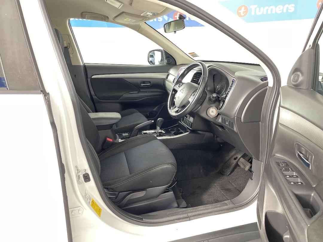 Photo '16' of Mitsubishi Outlander Photo '16' of Mitsubishi Outlander