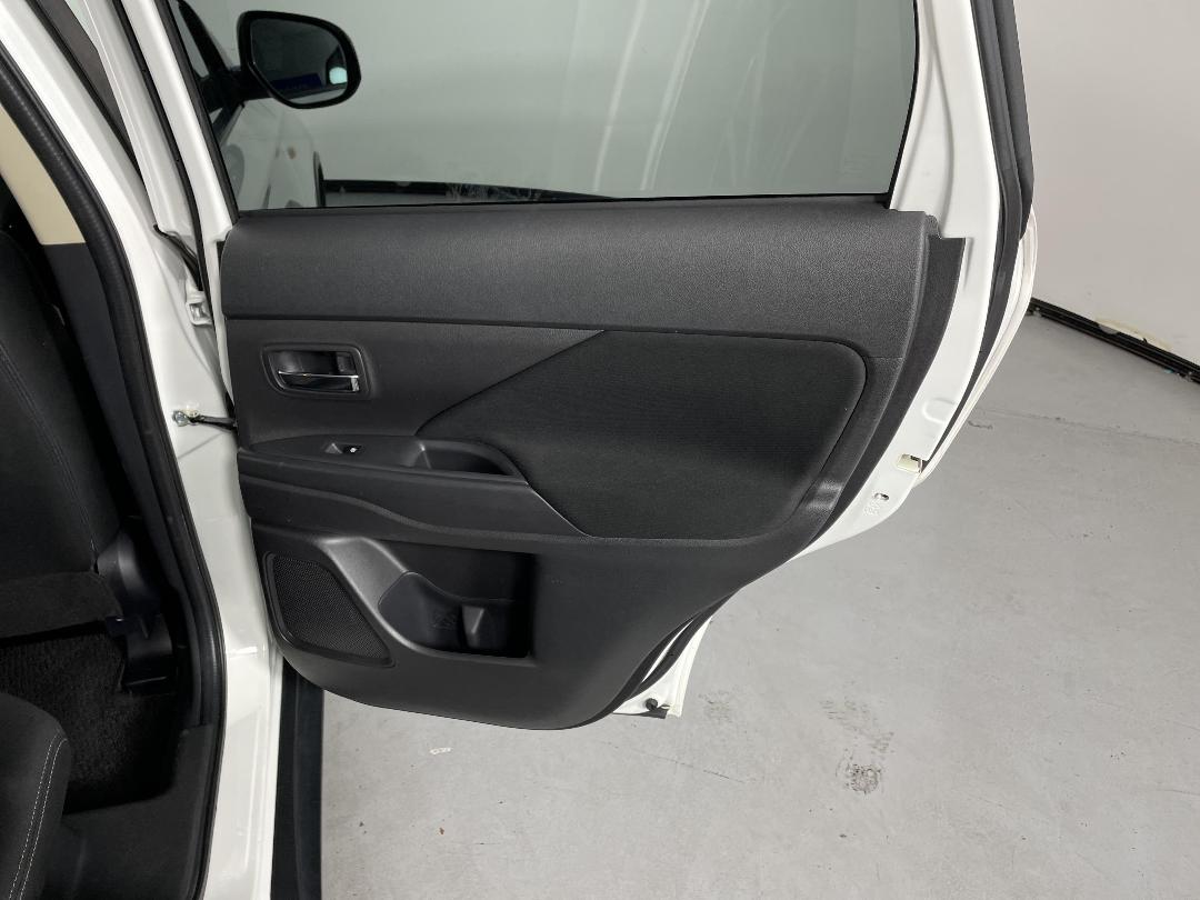 Photo '19' of Mitsubishi Outlander Photo '19' of Mitsubishi Outlander