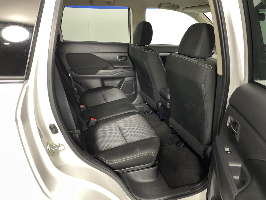 Photo '20' of Mitsubishi Outlander Photo '20' of Mitsubishi Outlander