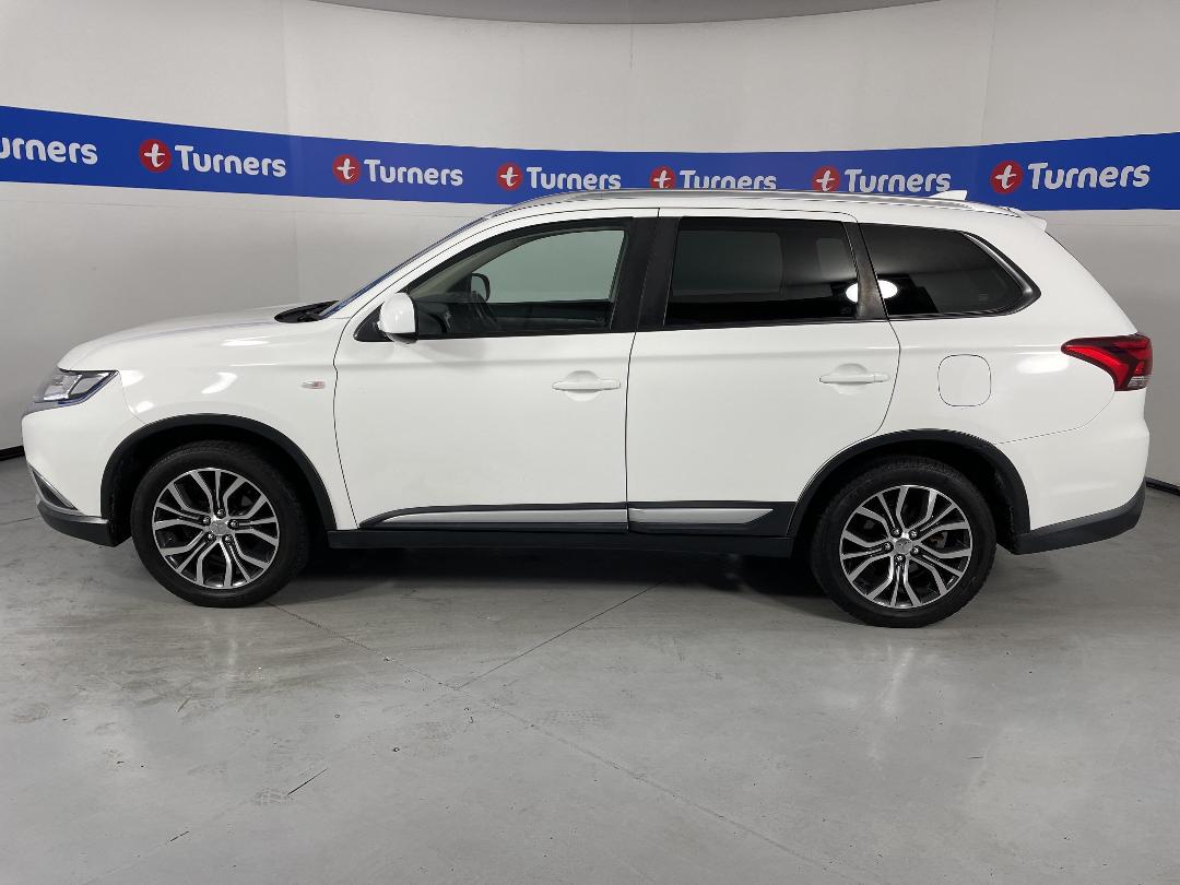 Photo '29' of Mitsubishi Outlander Photo '29' of Mitsubishi Outlander