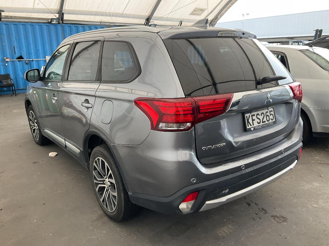 Photo '4' of Mitsubishi Outlander LS