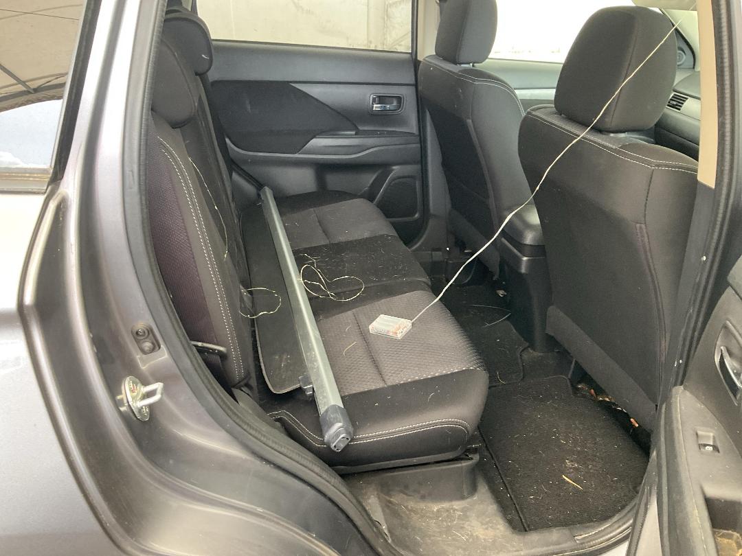 Photo '10' of Mitsubishi Outlander LS