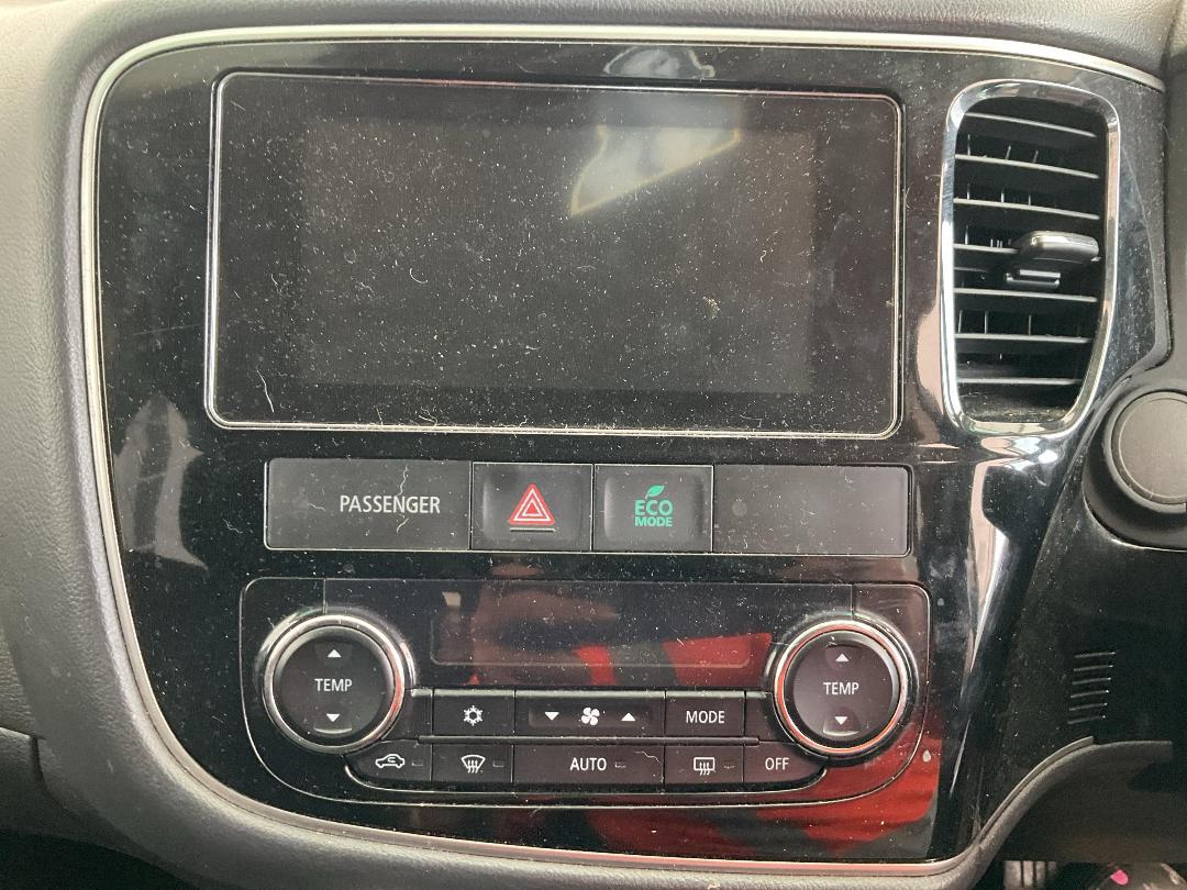 Photo '8' of Mitsubishi Outlander LS