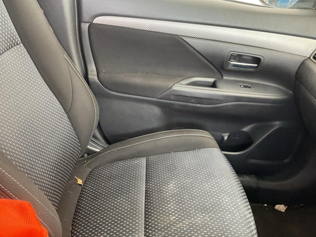 Photo '11' of Mitsubishi Outlander LS