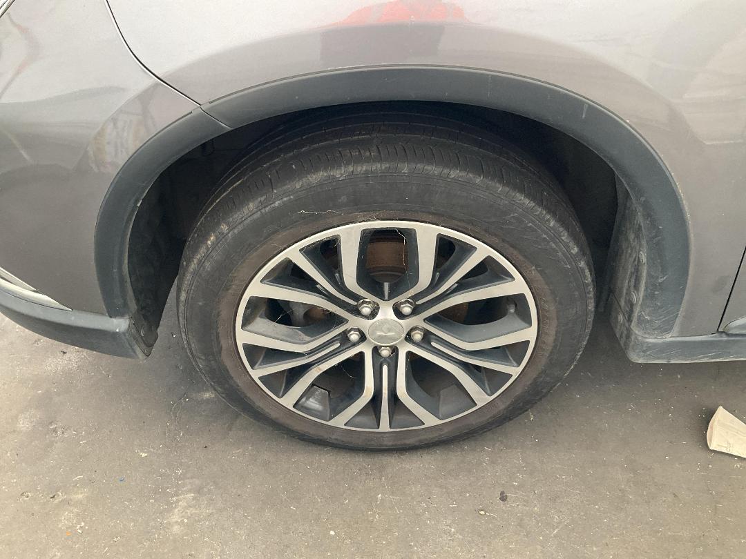 Photo '12' of Mitsubishi Outlander LS