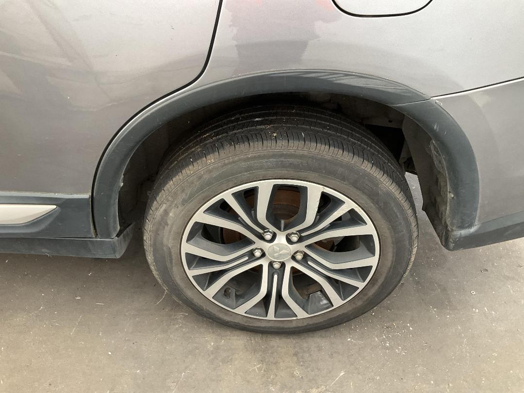 Photo '13' of Mitsubishi Outlander LS